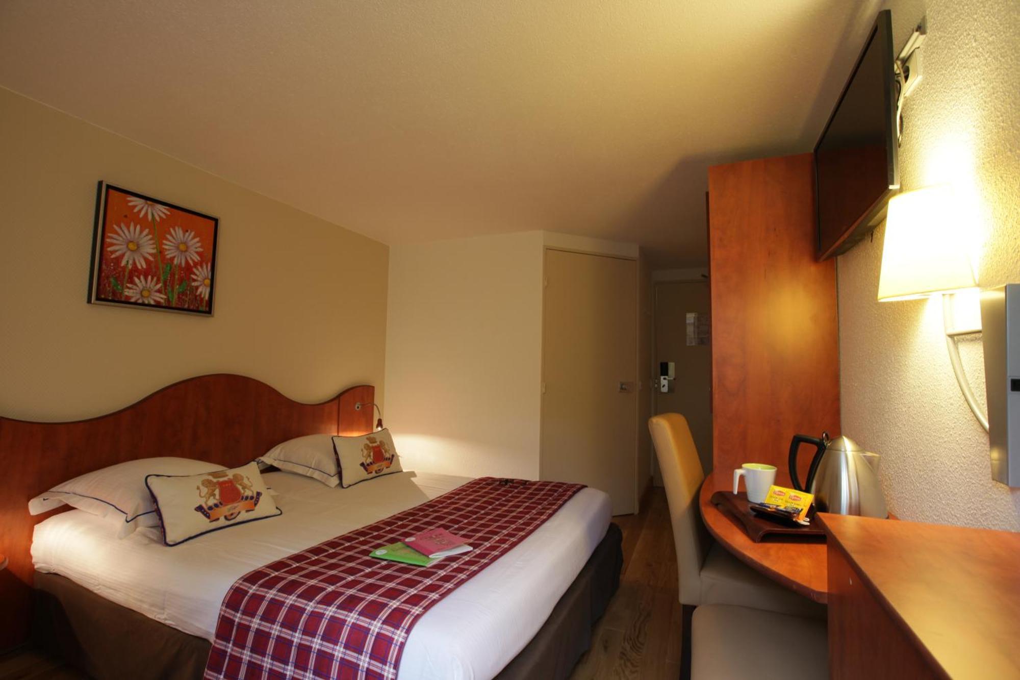 กรีนโฮเทล รัวซี ปาร์ก เด เอ็กซ์โปซิชิยง Hotel Tremblay-en-France ภายนอก รูปภาพ