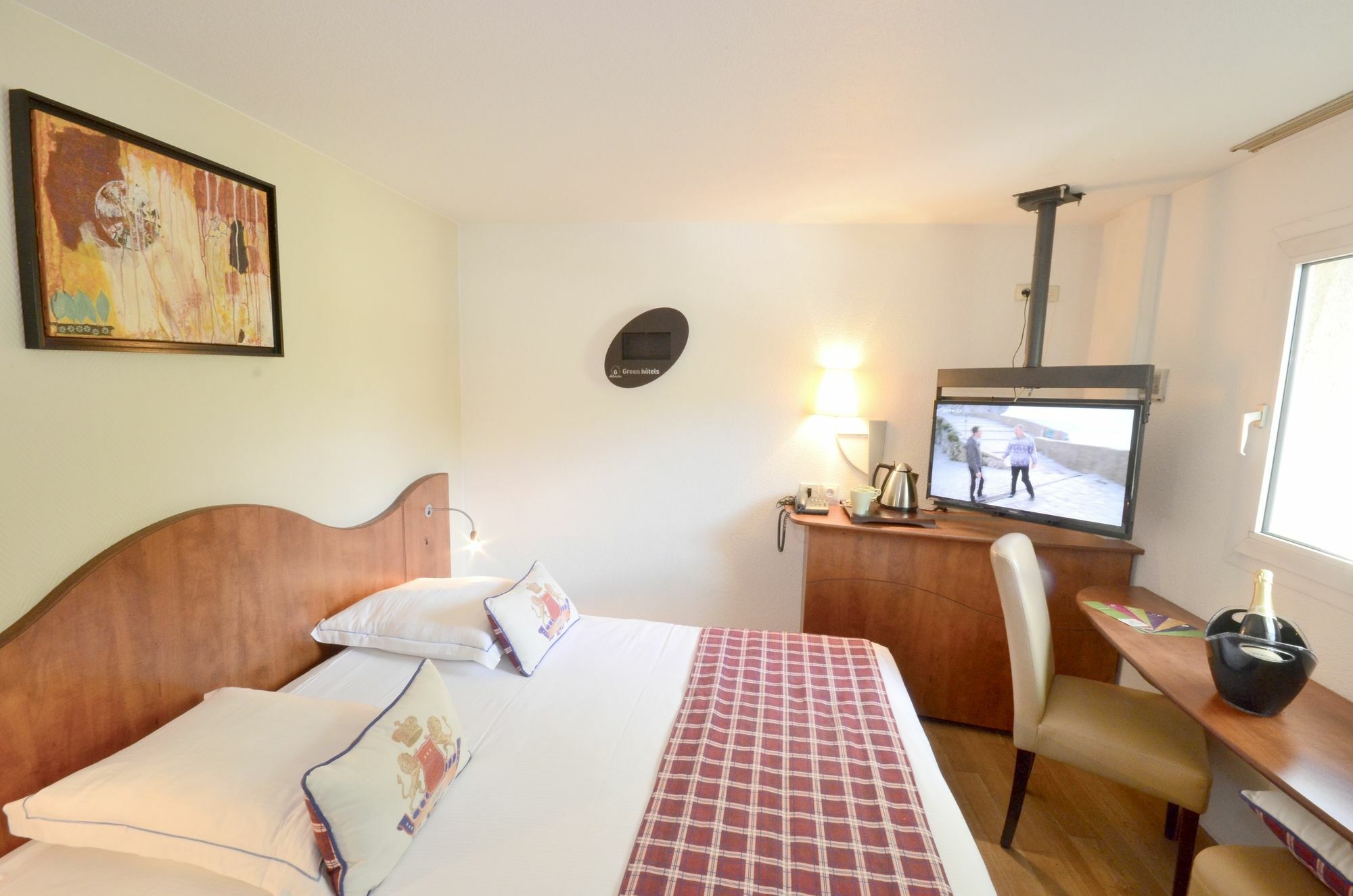 กรีนโฮเทล รัวซี ปาร์ก เด เอ็กซ์โปซิชิยง Hotel Tremblay-en-France ภายนอก รูปภาพ